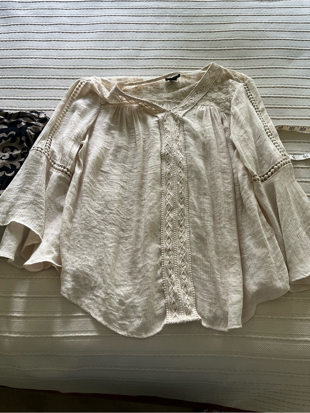 New Directions blouse with lace and bell  sleeves - Picture 6 of 7